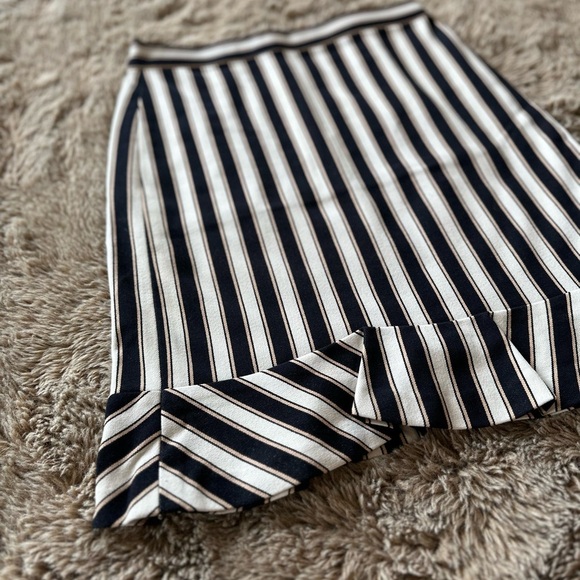 Ann Taylor Pinstripe Flounce Skirt 0 - Picture 5 of 15